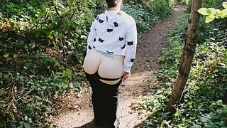 Large butt mother i'd like to fuck exhibitionist rubs her snatch at a public park - 1 image