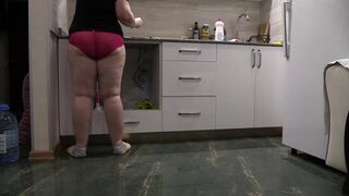 In the kitchen in red pants older big beautiful woman mother i'd like to fuck - 11 image