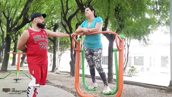 Discover my neighbour's slut in the park and that babe invites me to fuck her at her abode